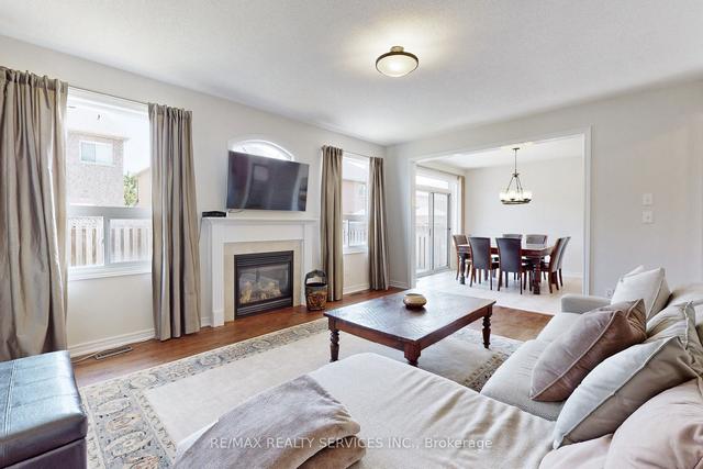 15 Gore Valley Tr, House detached with 4 bedrooms, 5 bathrooms and 6 parking in Brampton ON | Image 4