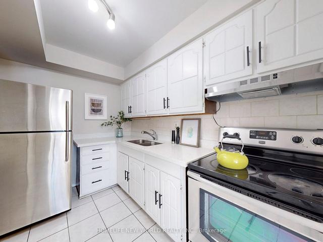 290 - 165 Cherokee Blvd, Townhouse with 3 bedrooms, 2 bathrooms and 1 parking in Toronto ON | Image 3