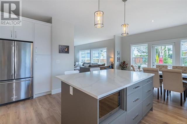 6923 Burr Dr, House detached with 6 bedrooms, 3 bathrooms and 4 parking in Sooke BC | Image 9