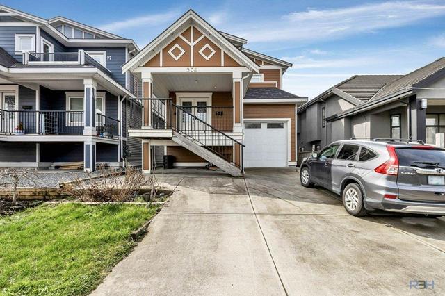 304 Lawrence Street, House detached with 6 bedrooms, 6 bathrooms and null parking in New Westminster BC | Card Image