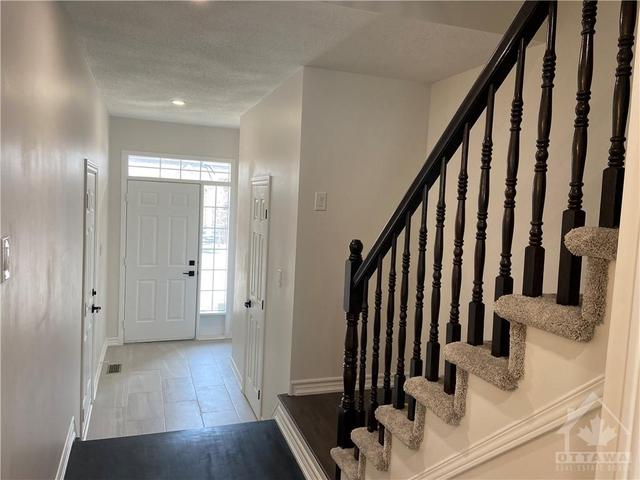 16 Santa Cruz Private, Townhouse with 4 bedrooms, 3 bathrooms and 2 parking in Ottawa ON | Image 2