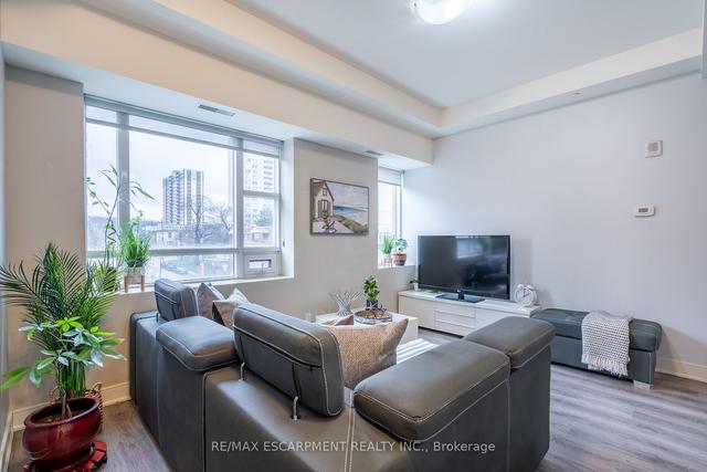 402 - 150 Main St W, Condo with 1 bedrooms, 1 bathrooms and 1 parking in Hamilton ON | Image 4