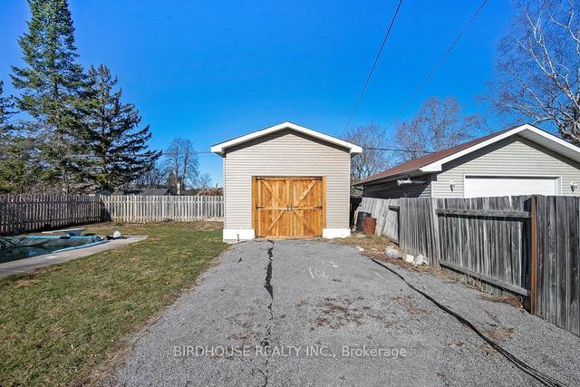 136 Herbert St, House detached with 2 bedrooms, 2 bathrooms and 6 parking in Peterborough ON | Image 27
