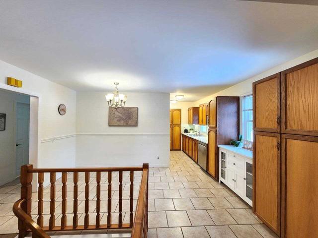71 Washington St, House detached with 3 bedrooms, 2 bathrooms and 4 parking in Brant ON | Image 3