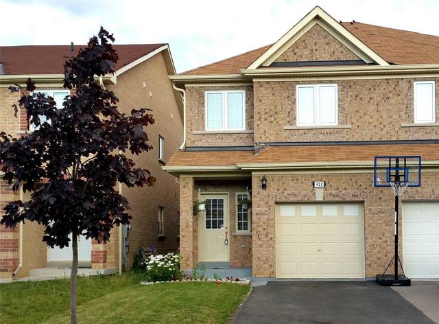 421 Comiskey Cres, House semidetached with 4 bedrooms, 3 bathrooms and 3 parking in Mississauga ON | Image 1