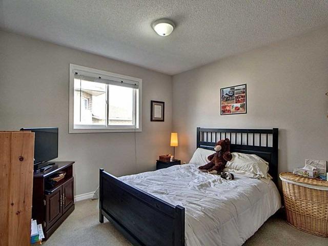 61 Hanmer St, House detached with 3 bedrooms, 2 bathrooms and 4 parking in Barrie ON | Image 2