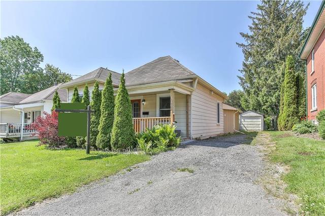 316 Wellington Street, House detached with 2 bedrooms, 1 bathrooms and null parking in Ingersoll ON | Image 1