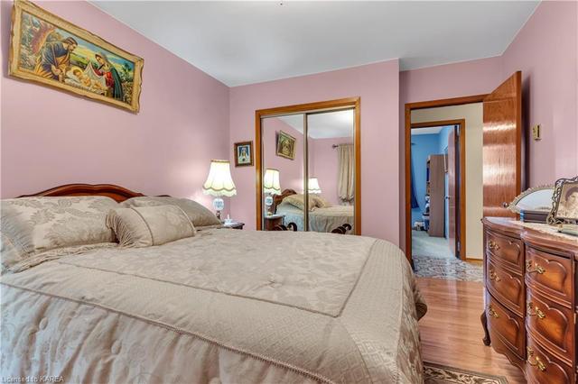 1359 Montreal Street, House detached with 4 bedrooms, 2 bathrooms and 9 parking in Kingston ON | Image 21