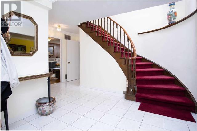 56 Chipstead Rd, House detached with 4 bedrooms, 3 bathrooms and 4 parking in Toronto ON | Image 5