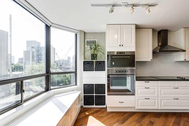 602 - 192 Jarvis St, Condo with 2 bedrooms, 2 bathrooms and 1 parking in Toronto ON | Image 8