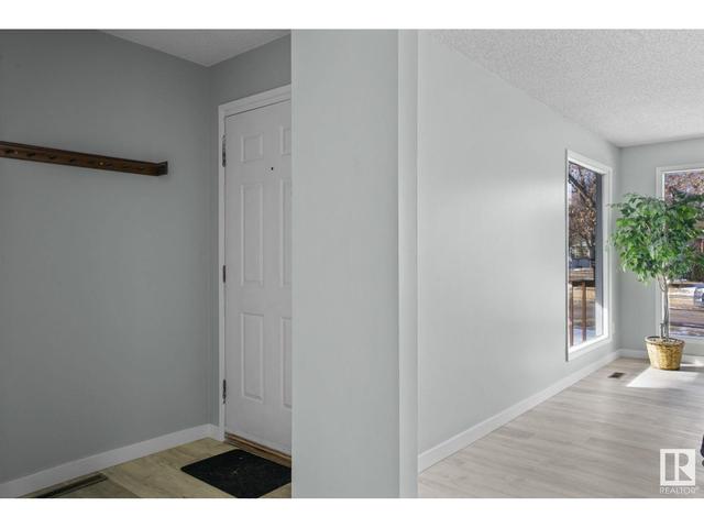 12001 46 St Nw, House detached with 7 bedrooms, 2 bathrooms and null parking in Edmonton AB | Image 2