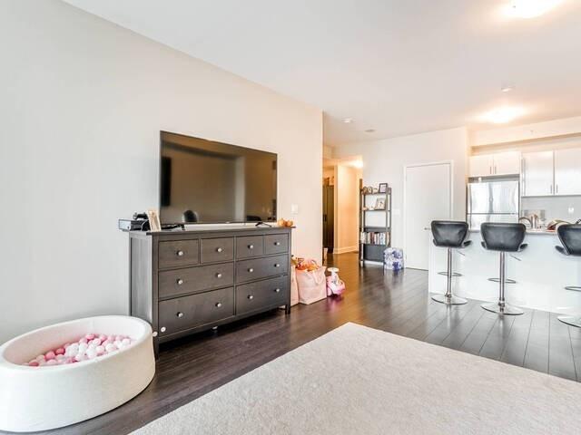 419 - 2900 Highway 7 Rd, Condo with 1 bedrooms, 2 bathrooms and 1 parking in Vaughan ON | Image 3