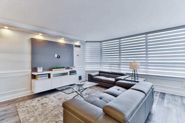 405 - 11 Townsgate Dr, Condo with 2 bedrooms, 2 bathrooms and 2 parking in Vaughan ON | Image 8