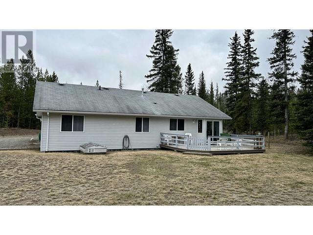 6169 Horse Lake Road, House detached with 3 bedrooms, 2 bathrooms and null parking in Cariboo L BC | Image 3