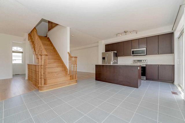19 Gilford St, House attached with 3 bedrooms, 4 bathrooms and 2 parking in Brampton ON | Image 6