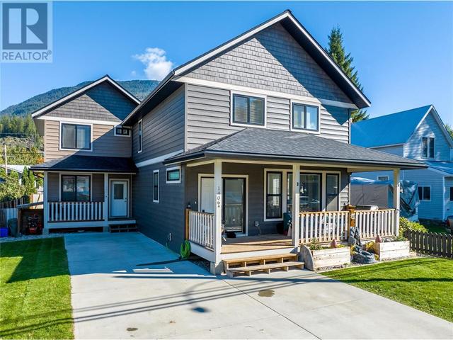 1406 Third Street W, House detached with 5 bedrooms, 4 bathrooms and 2 parking in Revelstoke BC | Image 1