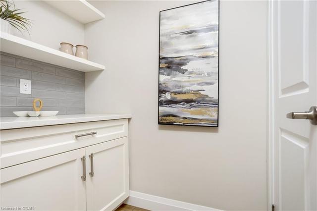 118-4 Simmonds Drive, House attached with 3 bedrooms, 2 bathrooms and 2 parking in Guelph ON | Image 2
