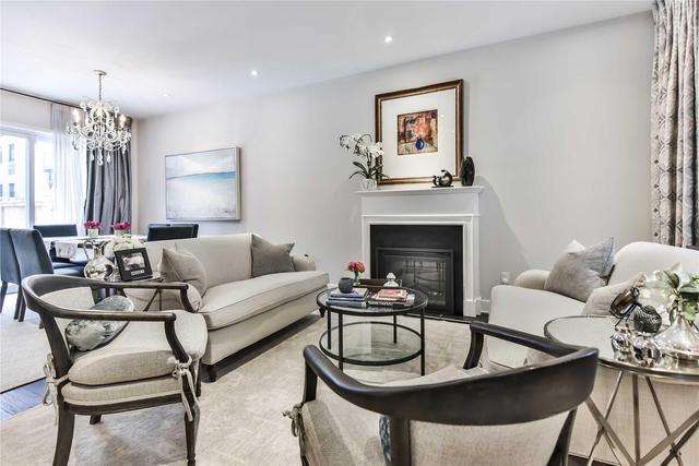 Th1 - 379 Madison Ave, Townhouse with 3 bedrooms, 3 bathrooms and 1 parking in Toronto ON | Image 2