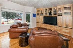 4623 82 Street Nw, Home with 3 bedrooms, 2 bathrooms and 2 parking in Calgary AB | Image 10