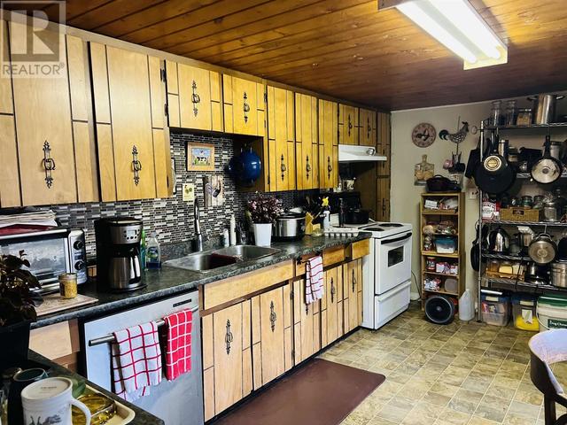 6096 Cedar Creek Road, House detached with 2 bedrooms, 1 bathrooms and null parking in Cariboo F BC | Image 5