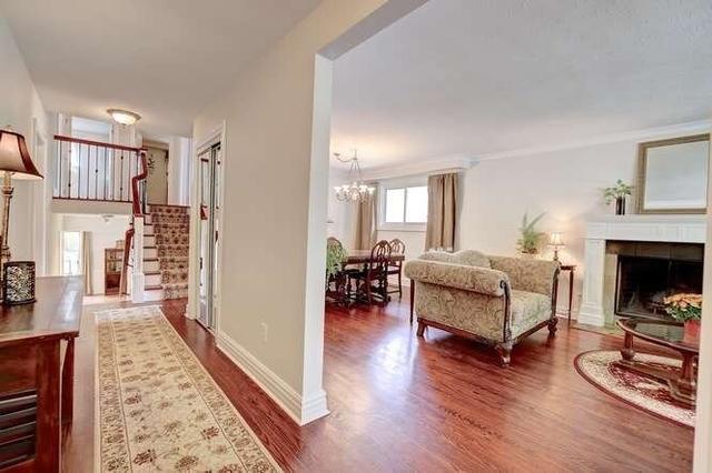 2254 Malden Crt, House detached with 4 bedrooms, 2 bathrooms and 4 parking in Mississauga ON | Image 33