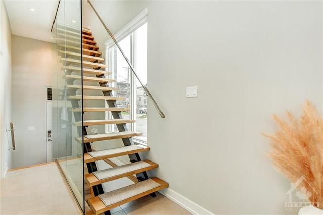 68 Stonehurst Avenue, Townhouse with 2 bedrooms, 3 bathrooms and 2 parking in Ottawa ON | Image 5