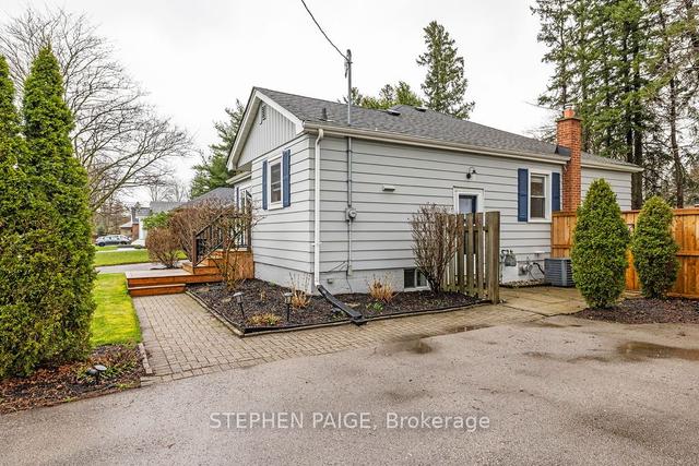 32 Cumming Crt, House detached with 2 bedrooms, 2 bathrooms and 5 parking in Hamilton ON | Image 27