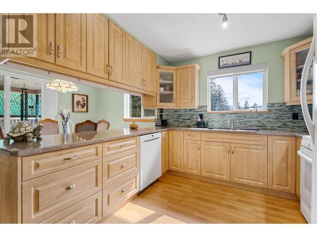 7451 Estate Drive, House detached with 3 bedrooms, 2 bathrooms and 4 parking in Columbia Shuswap F BC | Image 6