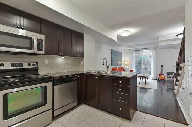 102 - 30 Elsie Lane, Townhouse with 3 bedrooms, 2 bathrooms and 1 parking in Toronto ON | Image 7