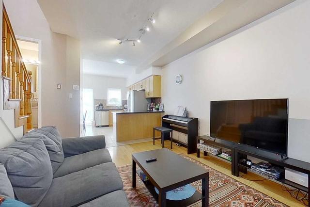 7 - 7 Dervock Cres, Townhouse with 2 bedrooms, 3 bathrooms and 2 parking in Toronto ON | Image 8