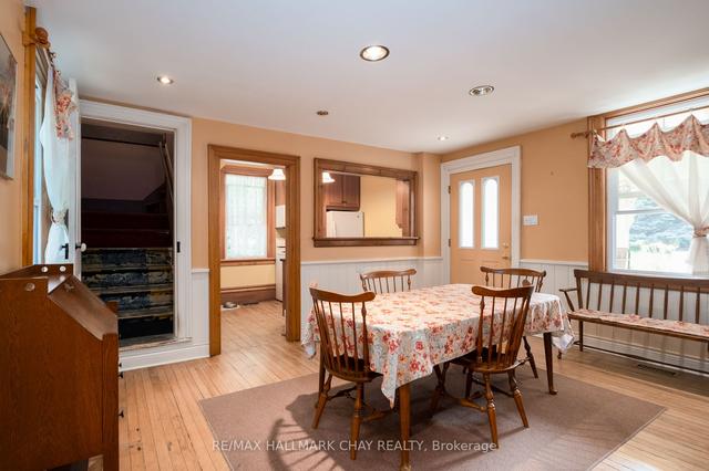 929 Yonge St, House detached with 2 bedrooms, 2 bathrooms and 9 parking in Barrie ON | Image 6