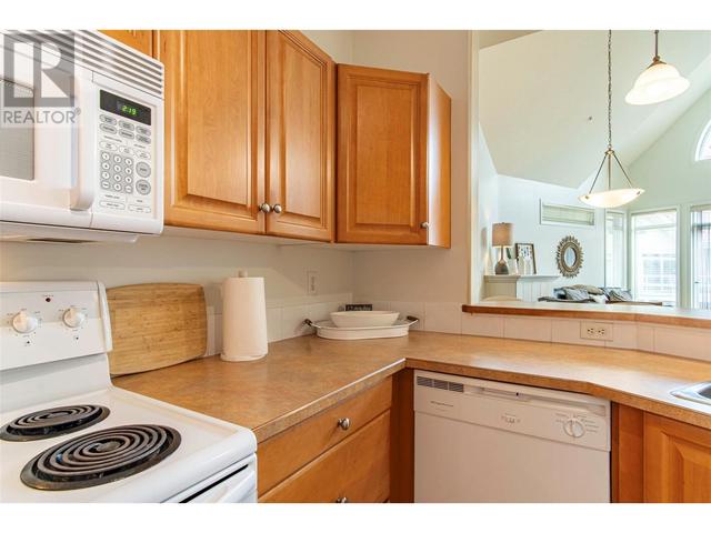 646 - 1088 Sunset Drive, Condo with 2 bedrooms, 2 bathrooms and 1 parking in Kelowna BC | Image 11