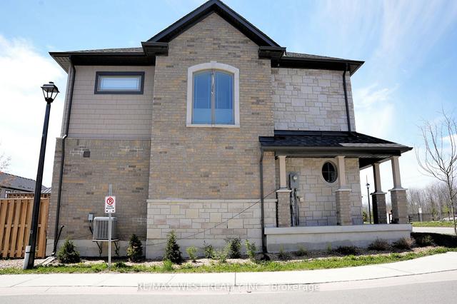 37 Cygnus Cres, House attached with 3 bedrooms, 3 bathrooms and 2 parking in Barrie ON | Image 14