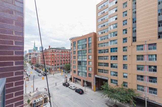 401 - 2a Church St, Condo with 1 bedrooms, 2 bathrooms and 1 parking in Toronto ON | Image 9