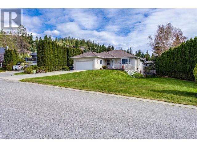 2141 Faulkner Court, House detached with 4 bedrooms, 2 bathrooms and 2 parking in West Kelowna BC | Image 2