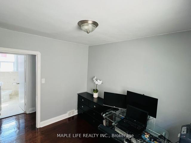 739 Pharmacy Ave, House detached with 3 bedrooms, 2 bathrooms and 7 parking in Toronto ON | Image 2