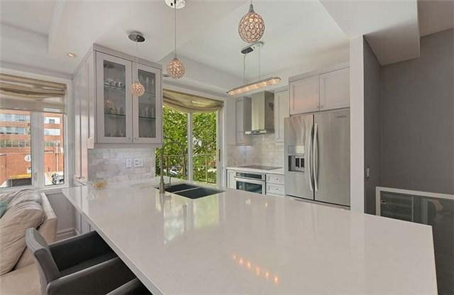 30c Mcmurrich St, Townhouse with 2 bedrooms, 2 bathrooms and 1 parking in Toronto ON | Image 4