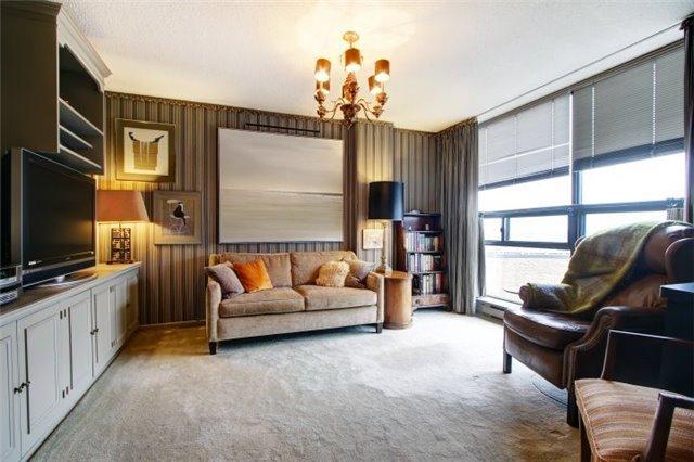 8C - 66 Collier St, Condo with 2 bedrooms, 2 bathrooms and 1 parking in Toronto ON | Image 7
