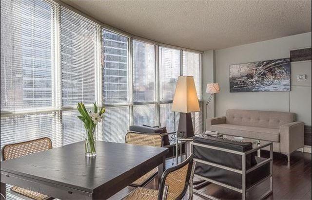 1004 - 24 Wellesley St, Condo with 1 bedrooms, 1 bathrooms and null parking in Toronto ON | Image 3