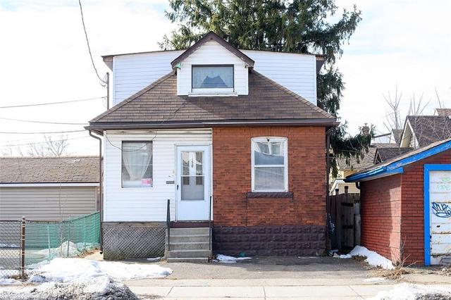1450 Barton Street E, House detached with 3 bedrooms, 2 bathrooms and 3 parking in Hamilton ON | Image 1