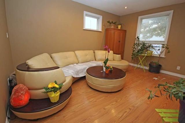 75 Ritson Rd N, House detached with 5 bedrooms, 2 bathrooms and 4 parking in Oshawa ON | Image 19