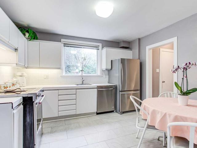 39 Lynnhaven Rd, House detached with 3 bedrooms, 2 bathrooms and 6 parking in Toronto ON | Image 6