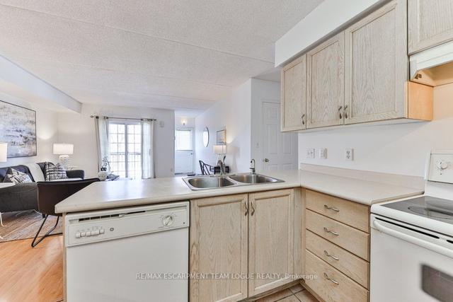 17 - 2333 Walkers Line, Townhouse with 2 bedrooms, 2 bathrooms and 2 parking in Burlington ON | Image 5