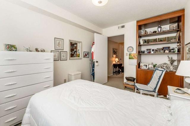 206 - 120 Duke St, Condo with 3 bedrooms, 2 bathrooms and 1 parking in Hamilton ON | Image 2