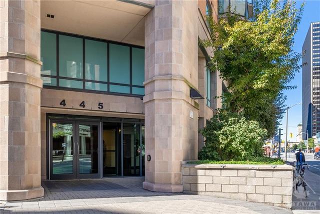 2301 - 445 Laurier Avenue W, Condo with 2 bedrooms, 2 bathrooms and 1 parking in Ottawa ON | Image 2