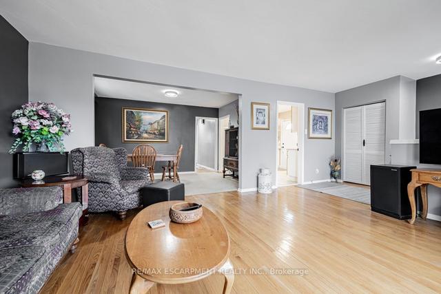 227 Parlette Ave, House detached with 3 bedrooms, 2 bathrooms and 5 parking in Toronto ON | Image 2