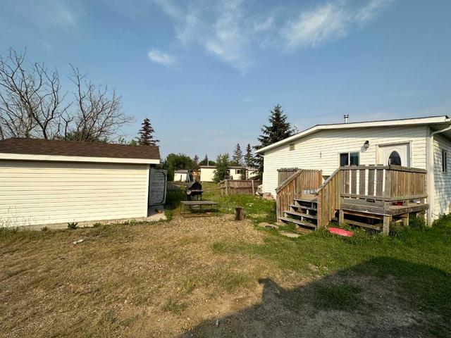 4606 53 Avenue, House detached with 3 bedrooms, 1 bathrooms and 6 parking in Grimshaw AB | Image 2