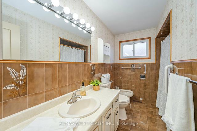 37 Kiskadee Dr, House detached with 3 bedrooms, 2 bathrooms and 4 parking in Toronto ON | Image 8