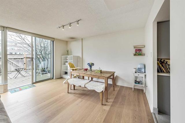 th5 - 11 Broadway Ave, Condo with 2 bedrooms, 2 bathrooms and 1 parking in Toronto ON | Image 2