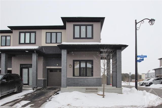 569 Radiant Private, Townhouse with 4 bedrooms, 3 bathrooms and 2 parking in Ottawa ON | Image 1
